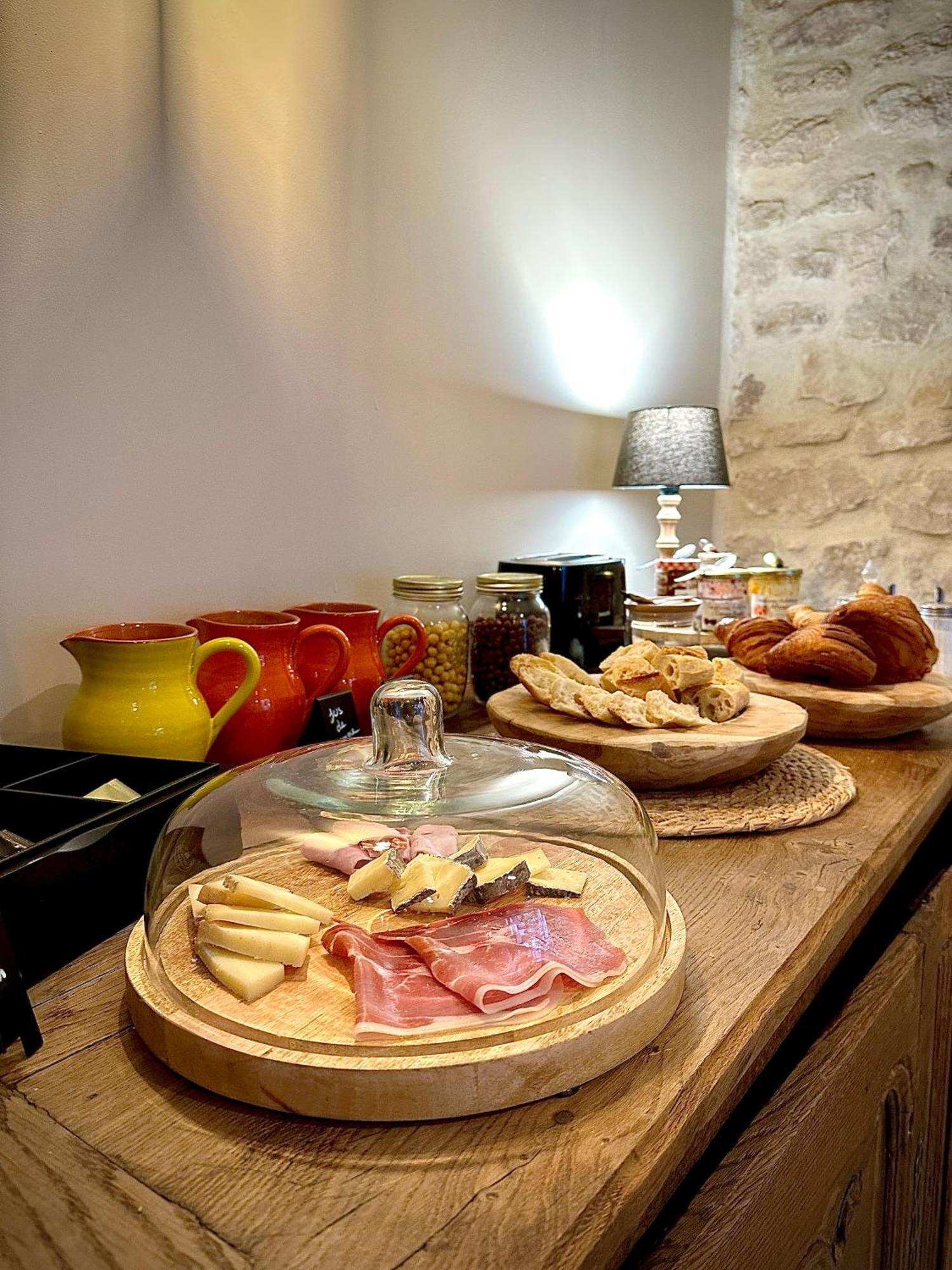 Maison Roucas - Restaurant Et Chambres D'Hotes Solérieux المظهر الخارجي الصورة
