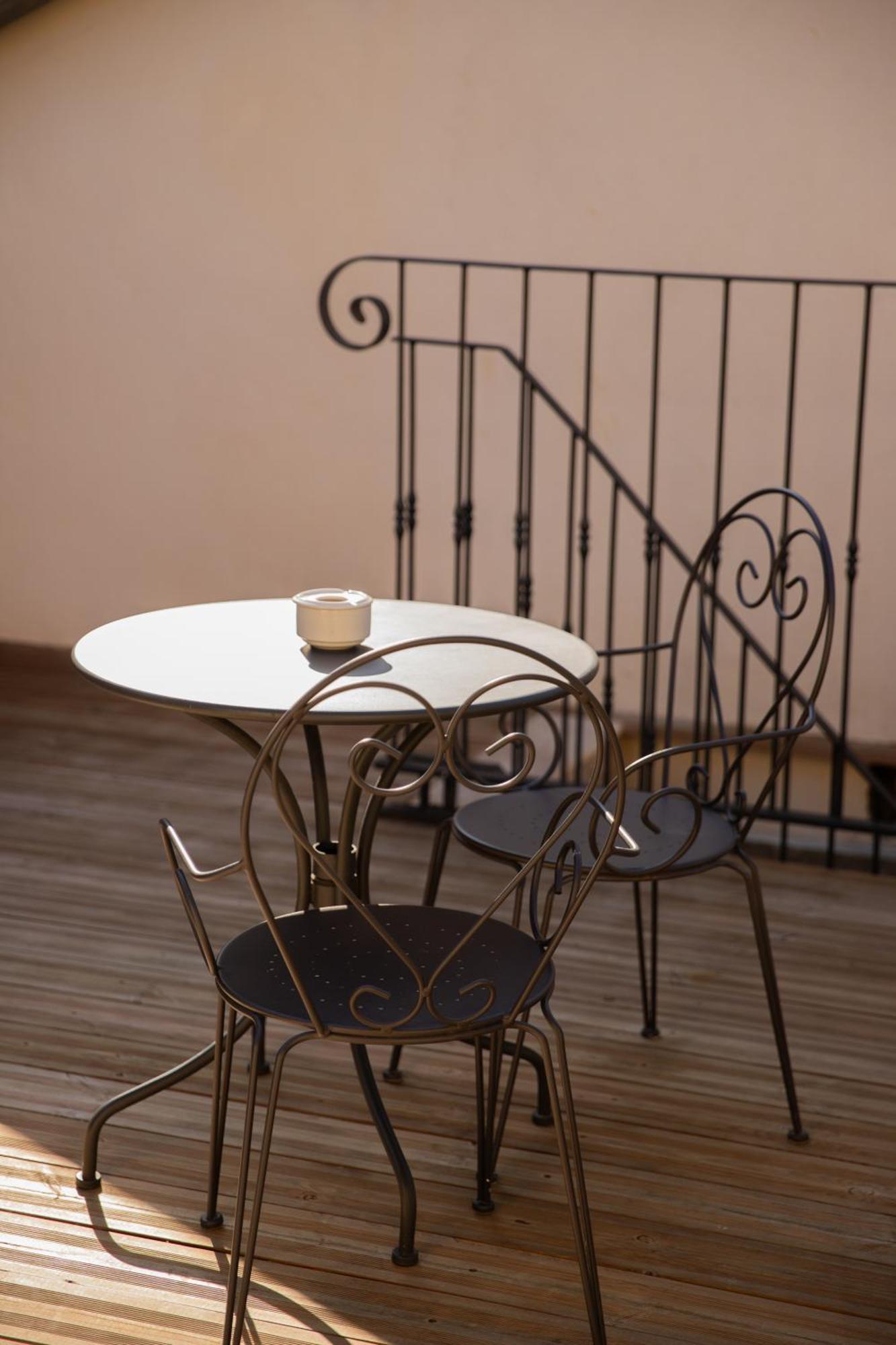 Maison Roucas - Restaurant Et Chambres D'Hotes Solérieux المظهر الخارجي الصورة