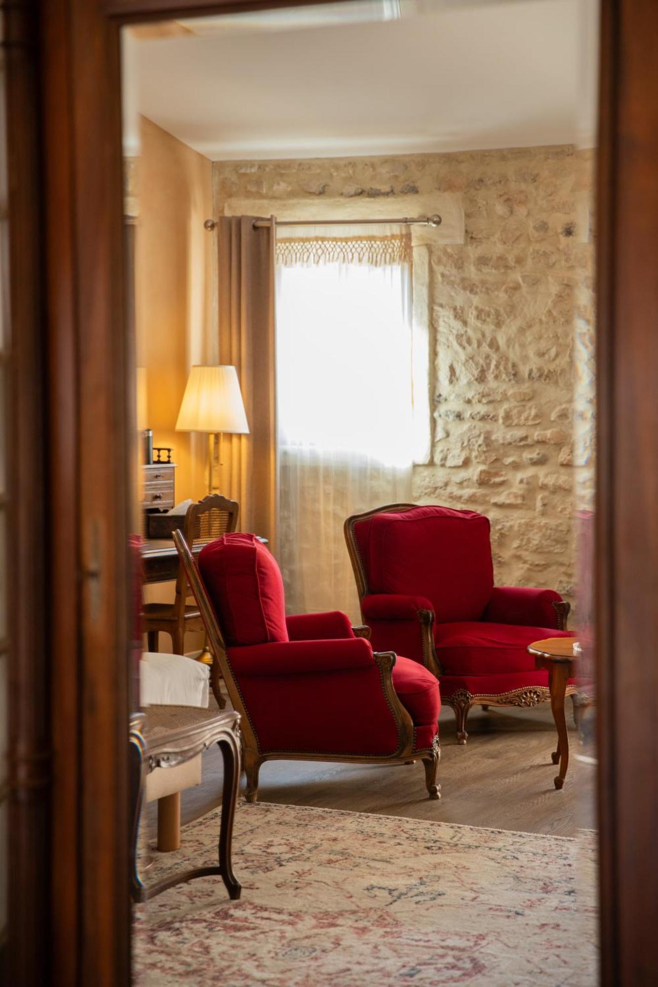 Maison Roucas - Restaurant Et Chambres D'Hotes Solérieux المظهر الخارجي الصورة